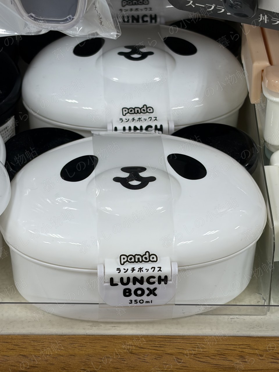 セリアの店頭で撮影したパンダのランチボックス（350ml）