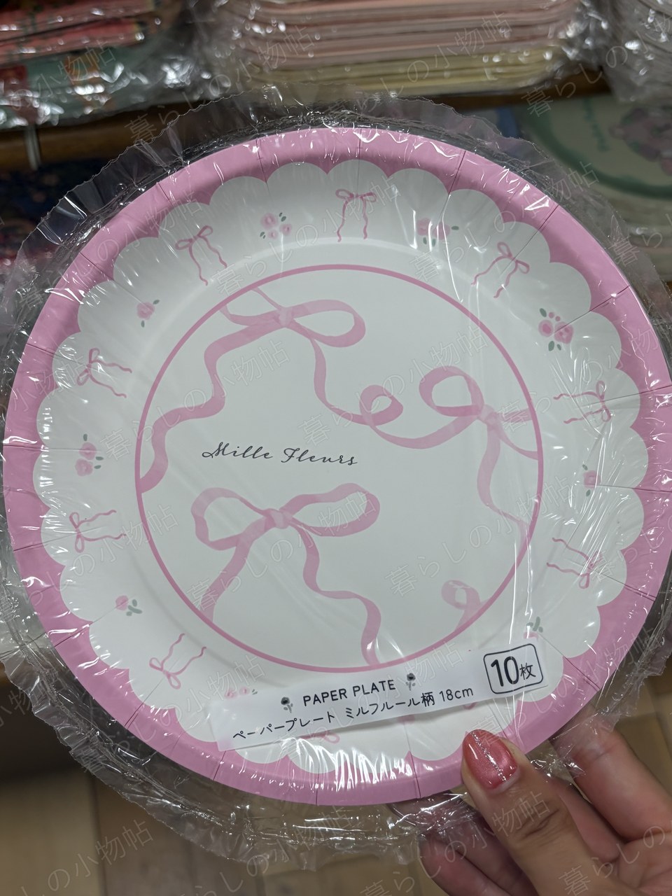 ペーパープレート（リボン柄・18cm・10枚）（セリア店頭・編集部撮影）