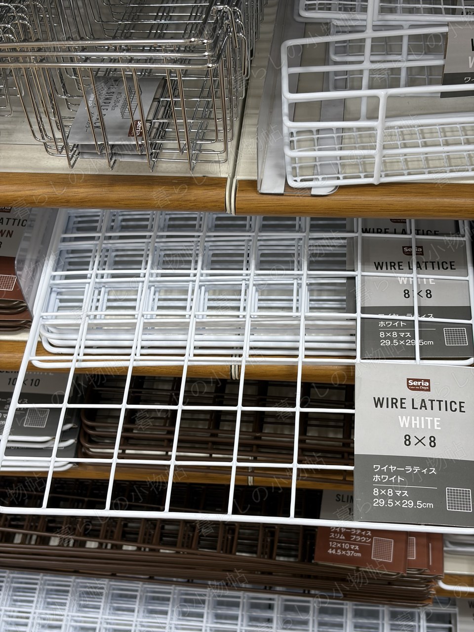セリアの店頭で撮影したワイヤーラティス（8×8・白）